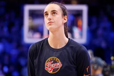 SHOCKING MOVE: Caitlin Clark’s Indiana Fever Take a Stand During National Anthem — Opposing Players STORM OFF Court in Protest, Fans Left Stunned by What Happened Next Tensions erupted before tipoff as the Fever made an unexpected gesture during the anthem. Opponents reacted instantly, leaving the court in defiance. What followed has the entire league buzzing.