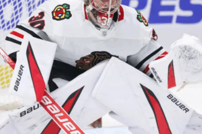 Knight signs 3-year, $17.5 million contract with Blackhawks