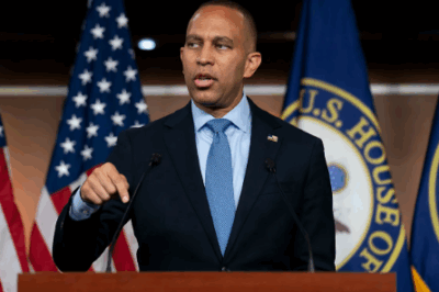 🔥 Democrats Slam Capitol Hill Gridlock!  Minority Leader Hakeem Jeffries and House Democrats held a tense news conference to address the ongoing government shutdown, calling attention to partisan stalemates and the urgent impact on Americans. As negotiations stall, pressure mounts on lawmakers to break the deadlock and reopen the government.