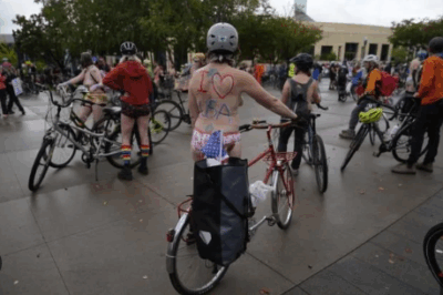 🚴‍♂️💥 “They Rode Naked Through Portland to Defy Federal Troops — What Happened Next Turned a Wild Protest Into a National Symbol of Outrage and Freedom.”