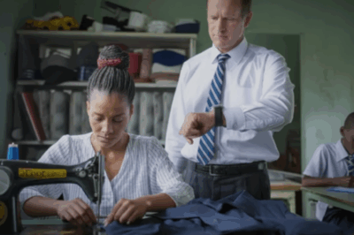 “One Small Repair, One Huge Surprise: Tailor Stuns Everyone After Fixing CEO’s Suit”