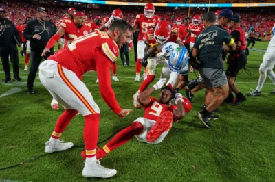 “Lions safety Brian Branch has been handed a one-game suspension after punching Chiefs’ JuJu Smith-Schuster, igniting outrage and debate across the NFL. Fans and analysts are questioning the severity of the punishment and the impact on the team. Click to read the full story and reactions to this shocking incident!”