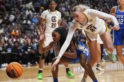 “South Carolina star forward Chloe Kitts has been sidelined for the entire season after suffering a devastating torn ACL. Fans and teammates are left shocked as the team braces for a huge setback. Click now to read the full story of this heartbreaking injury and its impact on the season!”