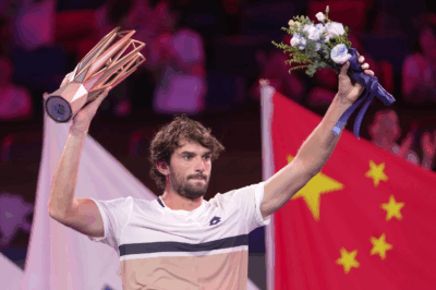 “In a jaw-dropping finale at the Shanghai Masters, 204th-ranked Valentin Vacherot stunned the tennis world by defeating his own cousin, Arthur Rinderknech, to claim the title. The unprecedented family showdown captivated fans worldwide, leaving everyone shocked and buzzing. Click to uncover every thrilling moment of this historic victory!”