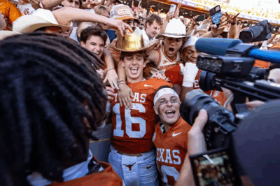 “After a dominating win, Texas QB Arch Manning faced critics with nothing but a confident smile, calmly addressing the controversy while emphasizing the importance of freedom of speech. Fans and analysts are buzzing over his poise and response. Click to read his full remarks and the reactions that followed this stunning game!”