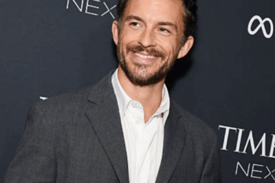 🔥 BREAKING: People Magazine has officially crowned Jonathan Bailey as the Sexiest Man Alive 2025 — and fans are losing their minds! 😍 The announcement dropped live on The Tonight Show with Jimmy Fallon, where even Fallon joked, “Finally — a man who redefines sexy with class, charm, and chaos!” 💥👀