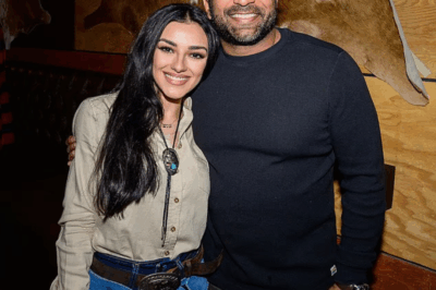 She sings the National Anthem — and dates the man running the FBI. 🇺🇸🎤